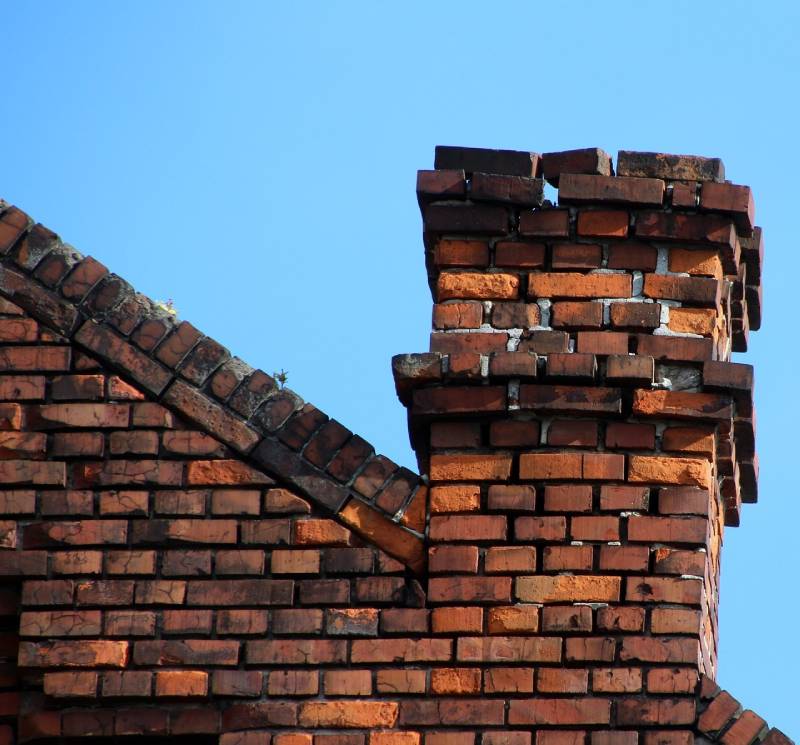 Damaged chimney on an Van Nuys home showing cracks and missing mortar